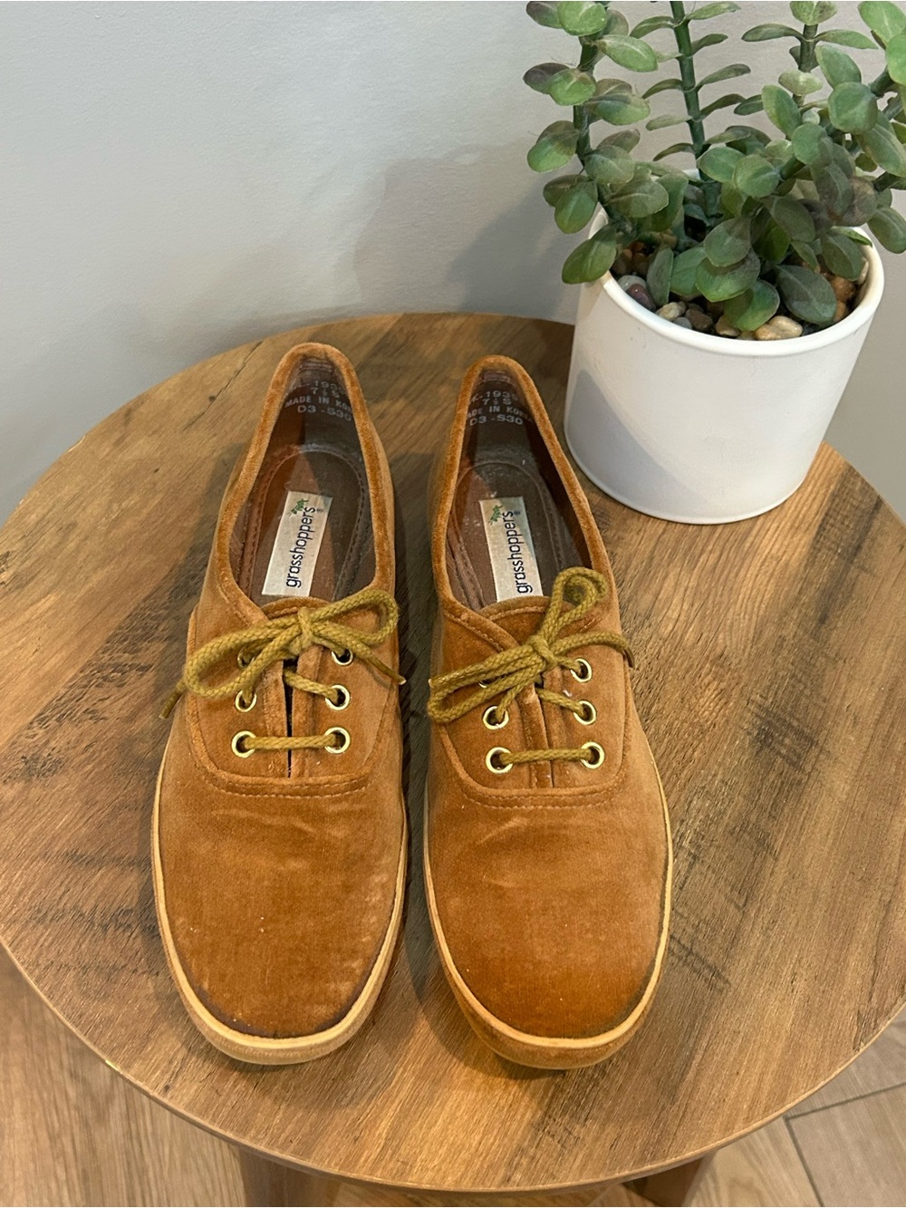 Vintage Grasshoppers suede oxford shoes, made in Korea, circa 1980s–early 1990s.